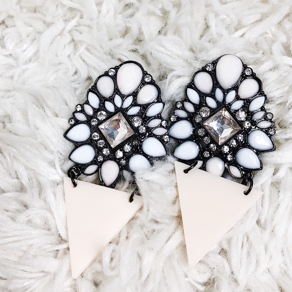Gorgeous earrings! Super fun for the holidays.